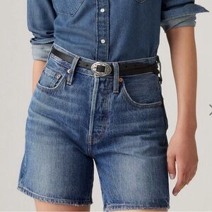 💙MID THIGH LEVI JEAN SHORTS💙